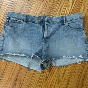 Abercrombie  The Mom Short